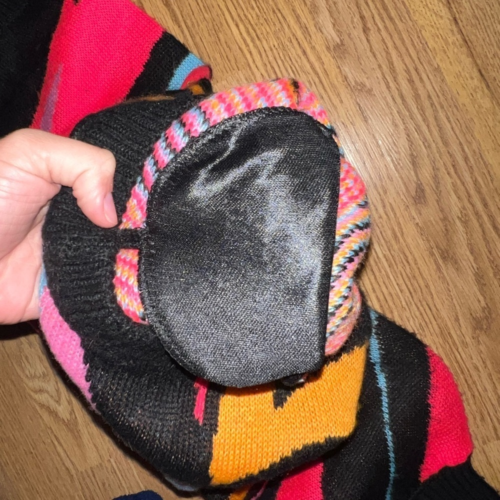Colorful Sweater - Picture 4 of 4